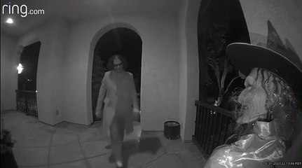 Dad's Heartwarming Response to Creepy Joker Trick-or-Treater