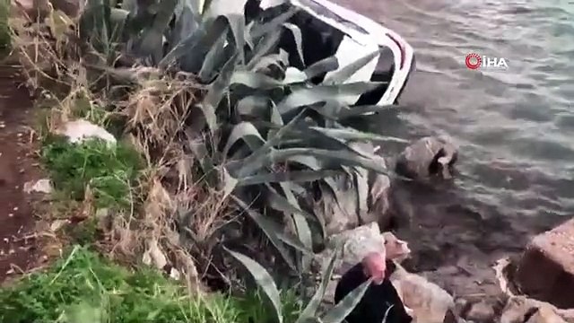 Muğla'da Otomobil Denize Uçtu, Sürücü Şans Eseri Kurtuldu