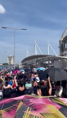 Fãs recebem banho de mangueira e água gratuita em 2º show da Taylor Swift