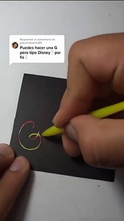 MixArts _ Lettering - GABRIELA con letras Disney sobre cartulina mágica