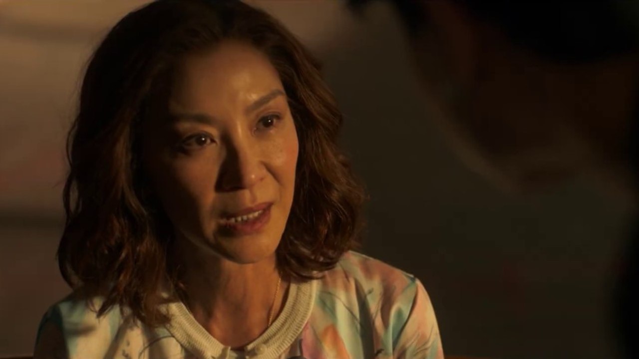 Böser Humor und stramme Action: Netflix enthüllt Trailer zu The Brothers Sun mit Michelle Yeoh