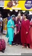 What only women can wears halfnecked clothes!