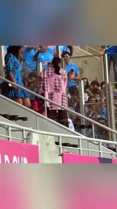 Anushka Sharma look for World Cup