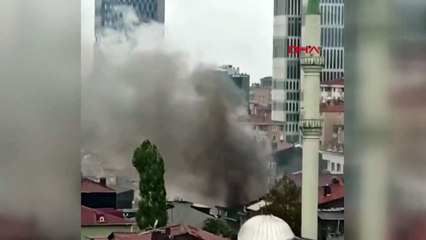 İSTANBUL-ATAŞEHİR'DE GERİ DÖNÜŞÜM DEPOSUNDA YANGIN - 1