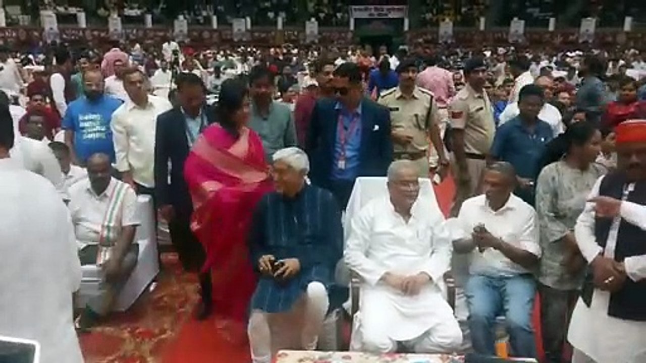 इंडोर स्टेडियम में विश्व कप क्रिकेट फाइनल का लु...