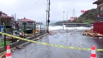 Sarıyer'de fırtına nedeniyle dev dalgalar balıkçı barınakları ve restoranları vurdu