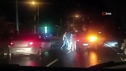 Aydın'da kaldırıma çarpan otomobilde 3 kişi yaralandı