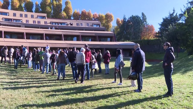 Los argentinos residentes en Madrid votan en una segunda vuelta entre Massa y Milei