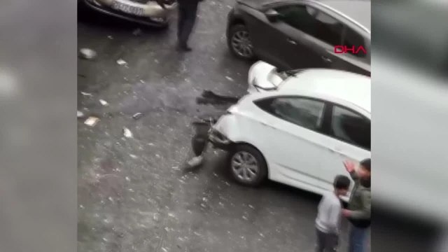 Bağcılar'da frenleri boşalan çöp kamyonu çok sayıda otomobile çarptı