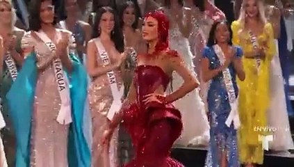 R'Bonney Gabriel realiza su última pasarela como Miss Universo