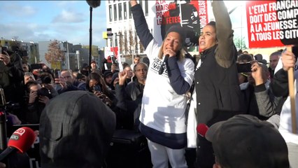 « Ce policier a enlevé deux vies » : la maman de Nahel prend la parole devant 900 personnes à Nanterre