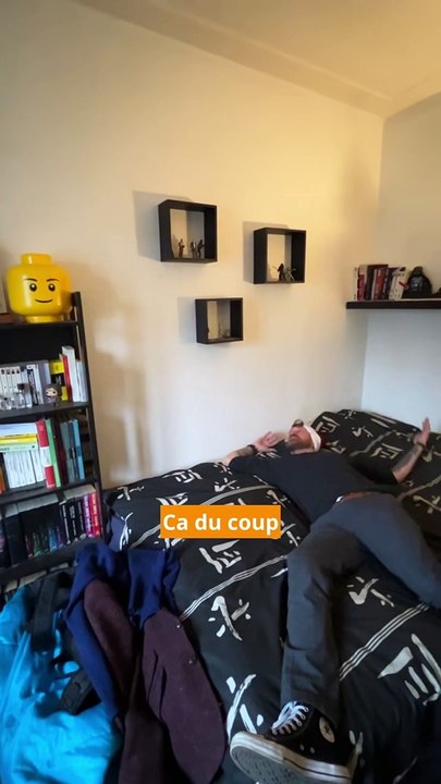 Un appart de 650€ à paris  Profession ： photographe