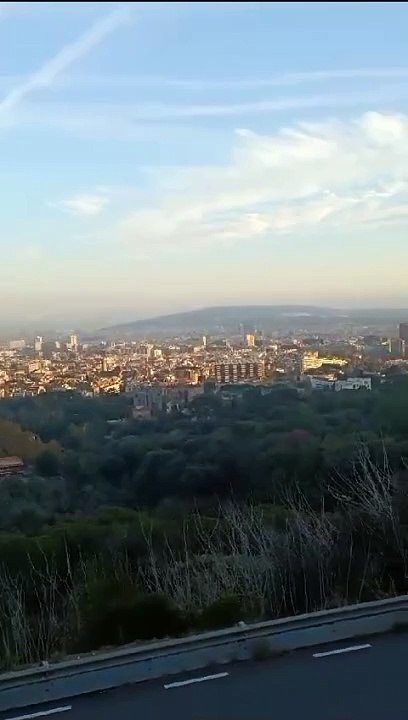 El incendio de la Zona Franca de Barcelona provoca otra columna de humo
