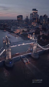 You must come to London to see the Tower Bridge, enjoy the evening breeze. Along the Thames River