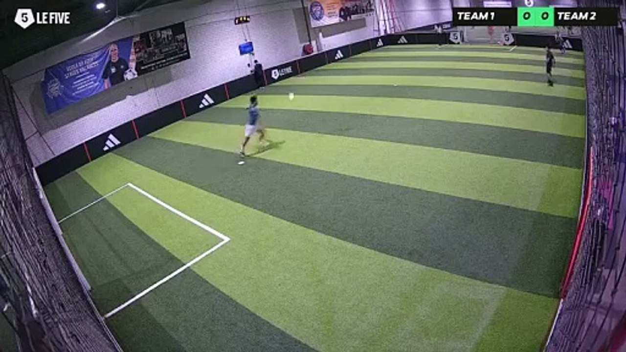 Ilyes 19/11 à 18:16 - Football Terrain 2 (LeFive Carrières-sous-Poissy)