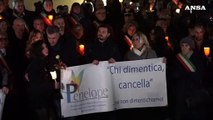 A Vigonovo fiaccolata per Giulia, il dolore del padre e della sorella