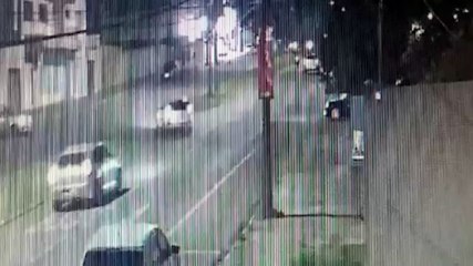 Câmera registra acidente que deixou idosa ferida na Avenida Brasil
