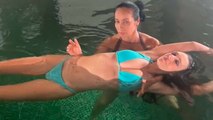 Elizabeth Hurley riceve un massaggio rilassante in acqua nel miglior resort spa del mondo
