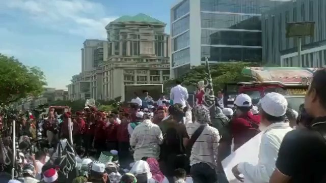 Hundreds demonstrate in front of Putrajaya court complex as top judges hear constitutional challenge to Kelantan Shariah criminal laws