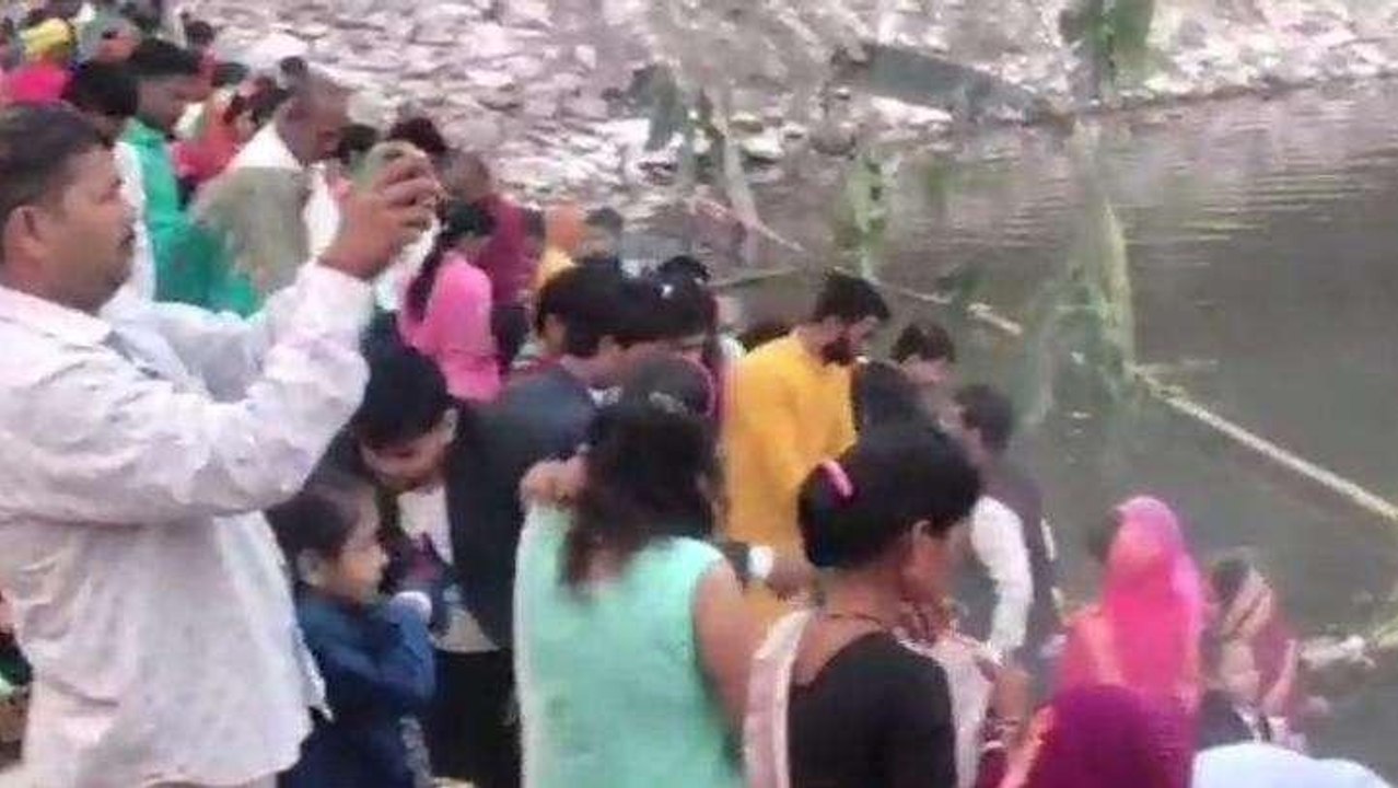 बेगूसराय: लोक आस्था का छठ महापर्व उदीयमान सूर्य को अर्घ्य देने के साथ संपन्न