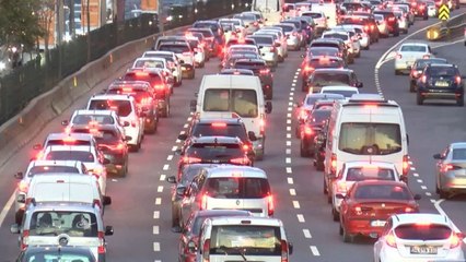 Скачать видео: Ara tatil bitti, İstanbul’da trafik çilesi kaldığı yerden