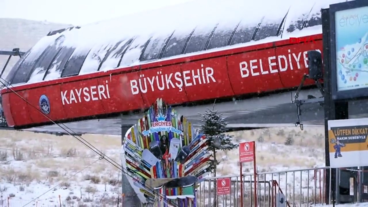Erciyes Kayak Merkezi'nde Kar Yağışı