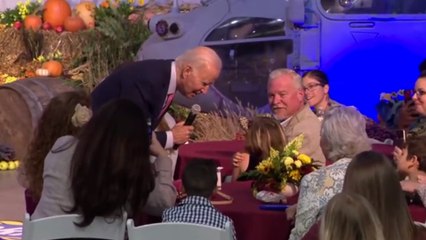 Biden'dan küçük kıza tuhaf sözler
