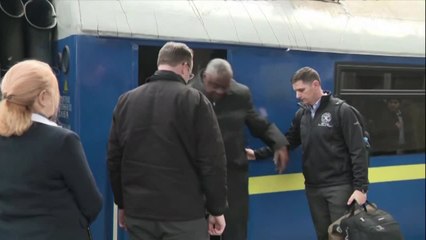 El Secretario de Defensa de Estados Unidos, Austin, visita Ucrania