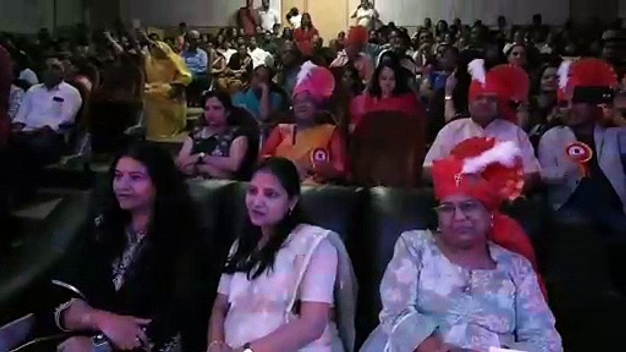 स्नेह मिलन में मेधावी विद्यार्थियों का सम्मान