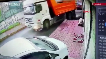Kamyonun lastiğinin bomba gibi patladığı anlar kamerada