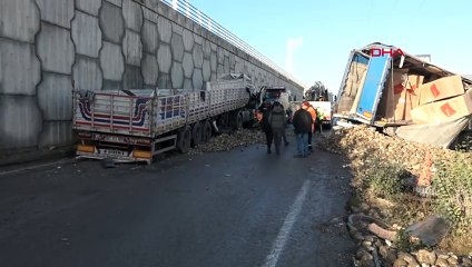 Eskişehir'de 2 TIR'ın Köprü Bariyerlerini Aşması Sonucu 2 Şoför Yaralandı