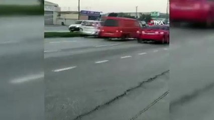 Başı boş atlar tehlike saçıyor