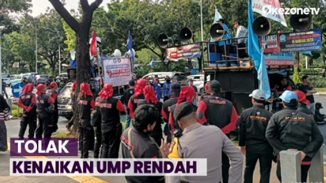 Tolak Kenaikan UMP Rendah, Massa Buruh Gelar Aksi Unjuk Rasa Depan Balaikota DKI