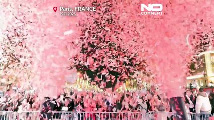 Déjà les illuminations de Noël sur les Champs-Elysées...
