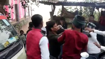 VIDEO: छठ पूजा के दौरान दो पक्षों में जमकर मारपीट, विडियो हुआ वायरल