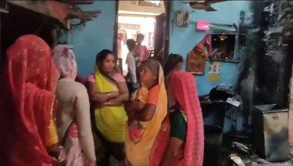 शॉर्ट सर्किट से मकान व टेंट हाऊस में लगी आग