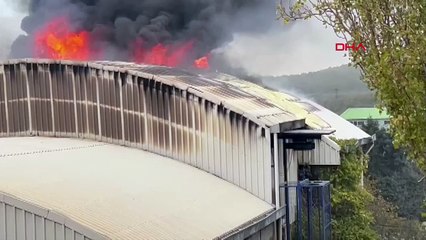 İstanbul’da plastik terlik fabrikasında yangın çıktı!
