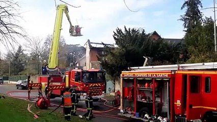 Incendie : une maison en feu au Mans