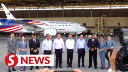 Télécharger la video: Malaysia Airlines expands fleet with new Boeing 737 MAX aircraft