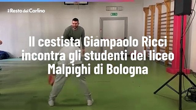 Il cestista Giampaolo Ricci incontra gli studenti del liceo Malpighi di Bologna