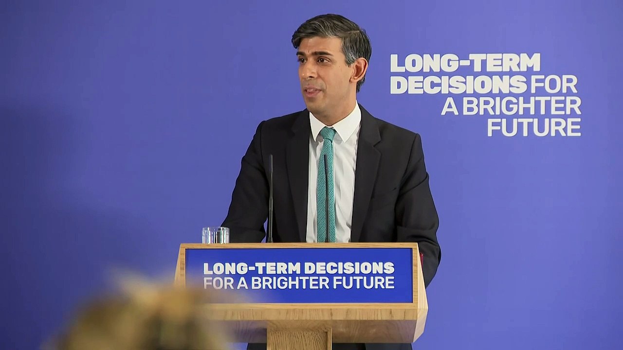 PM 'completely committed' to Rwanda deportation flights