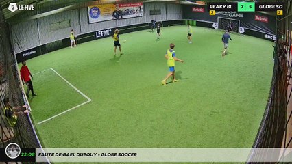 Faute de Gael Dupouy - GLOBE SOCCER