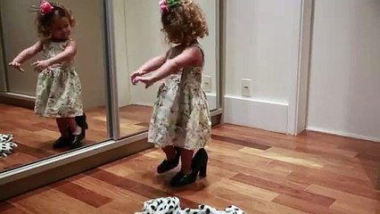 Little Girl Dances in Front of Mirror(360P)