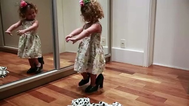 Little Girl Dances in Front of Mirror(360P)