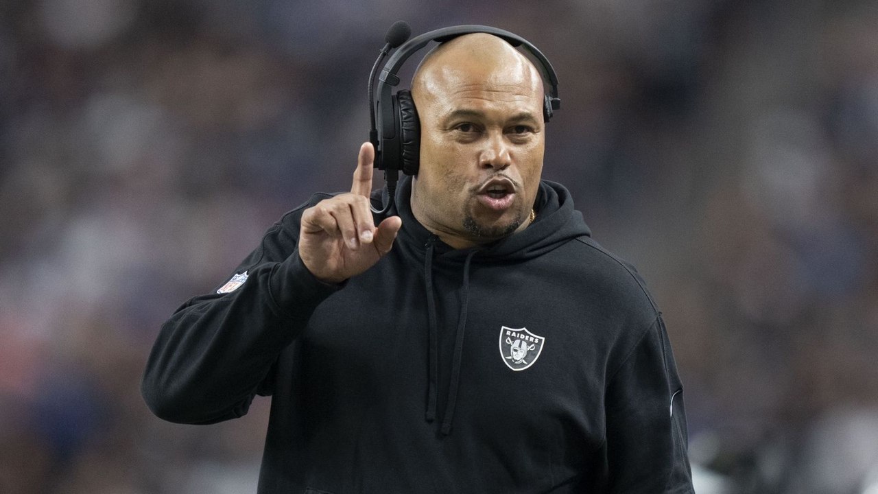 Chiefs vs. Raiders: Chiefs Dominance or Resurge...