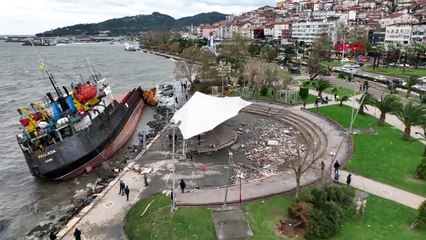 Sele kapılan araçtaki 3 kişi öldü