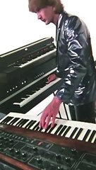 Hans Zimmer dans "Video Killed The Radio Star"