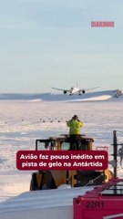 Avião faz pouso inédito em pista de gelo na Antártida