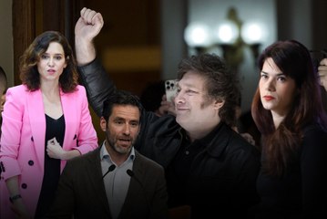 下载视频: La victoria de Milei enfrenta dos modelos opuestos de país en España: así opinan Podemos y PP