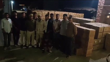 ट्रक में 35 लाख रुपए की शराब के 325 कार्टन जब्त